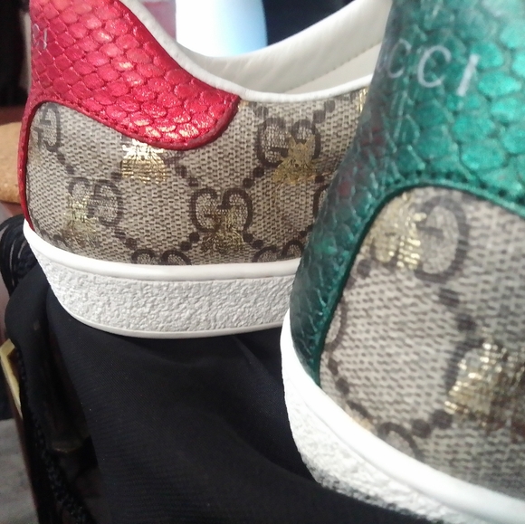 Gucci men's GG Ace Supreme Bees Sneakers - Picture 3 of 11